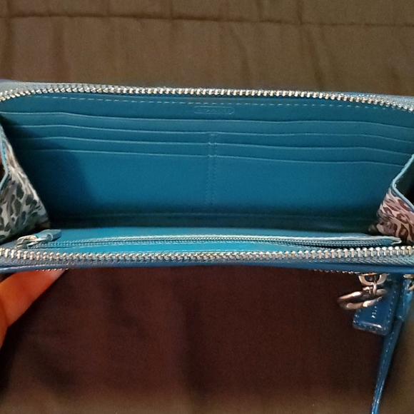 Coach Royal Blue Patent Leather Poppy Wristlet - Picture 4 of 6